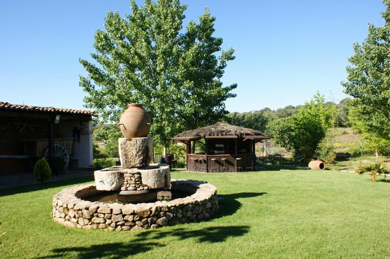 Complejo Rural El Prado Hotell Logrosán Exteriör bild