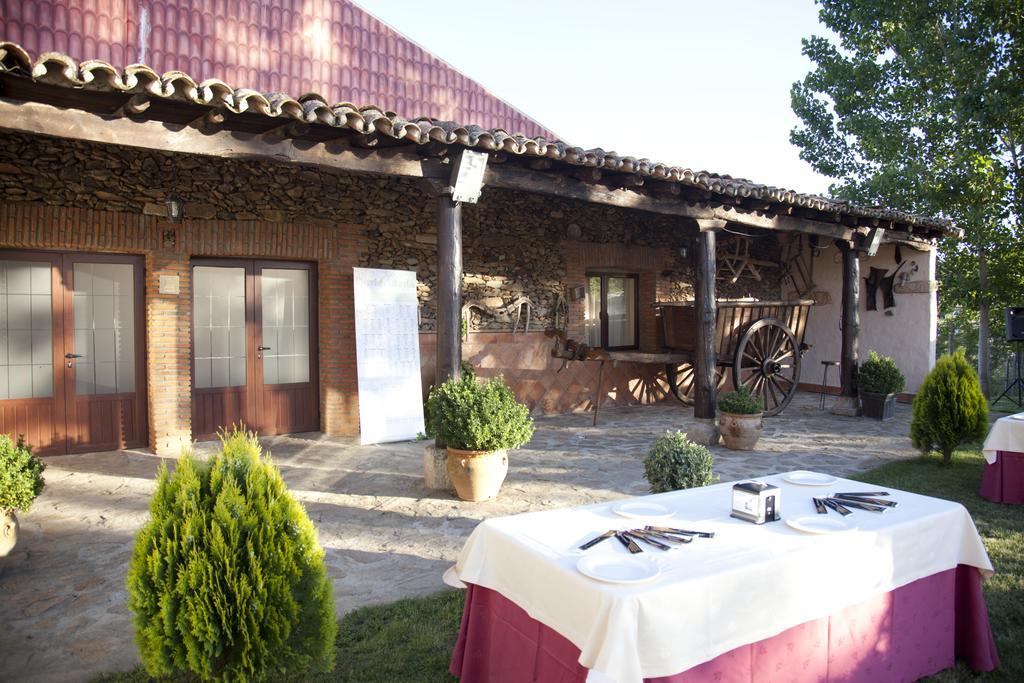 Complejo Rural El Prado Hotell Logrosán Exteriör bild